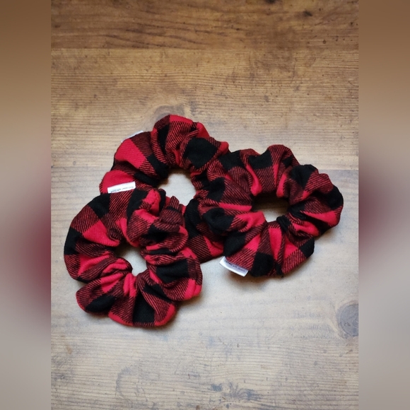3 for 20** Brand new Buffalo plaid scrunchie - Picture 4 of 7